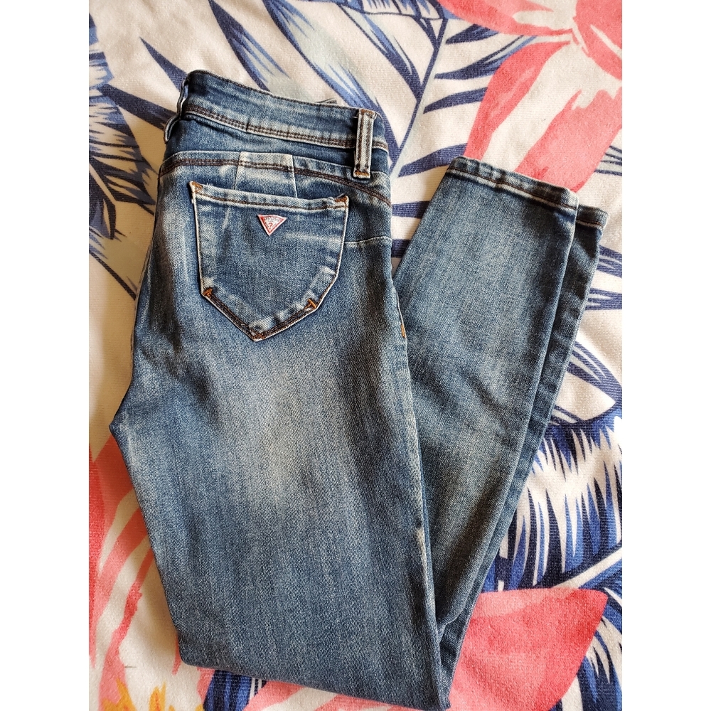 Size 27- Guess Skinny Jeans